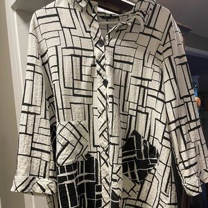 John Mark Women’s Button Down - Excellent Condition. Medium